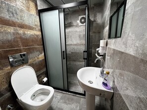 Family Room, Garden View | Bathroom - Ada Konak Otel Urla (Urla)