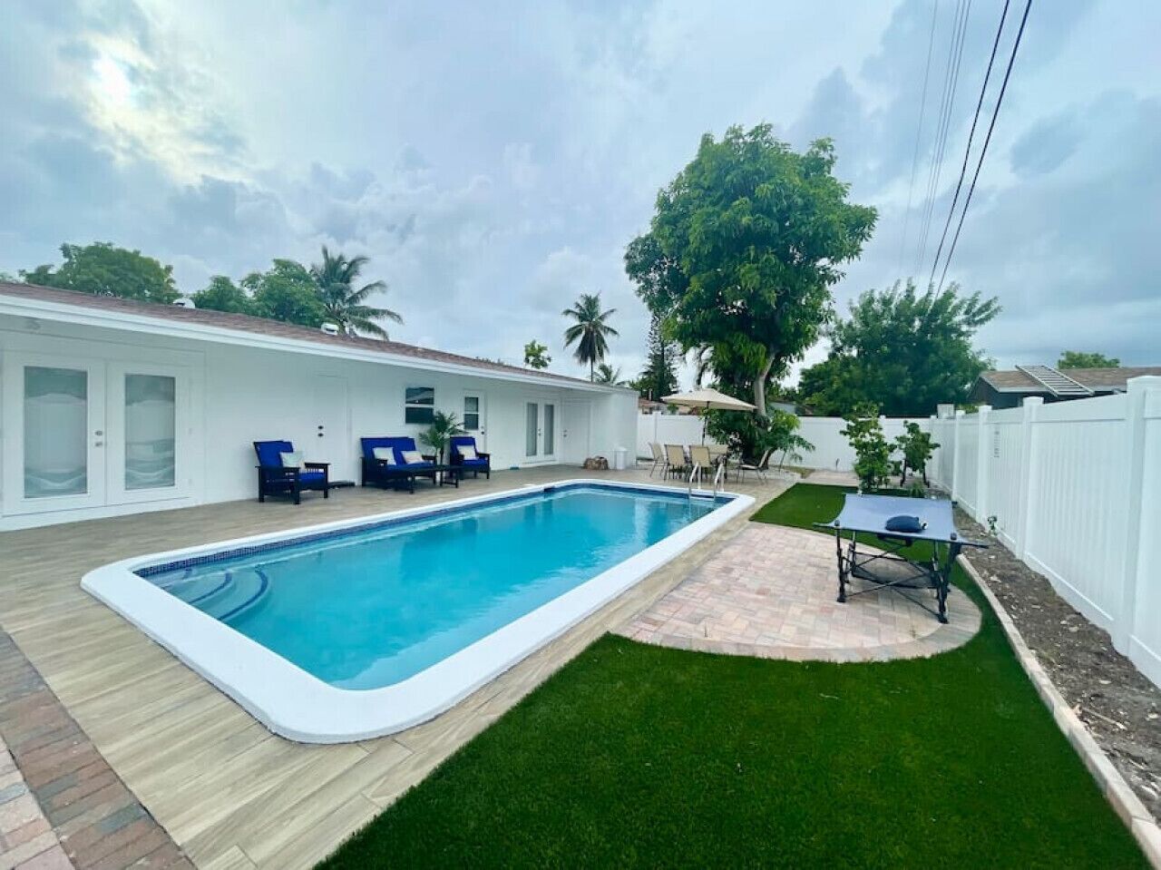 Mango's House Close to Beach Pool, Table Pool