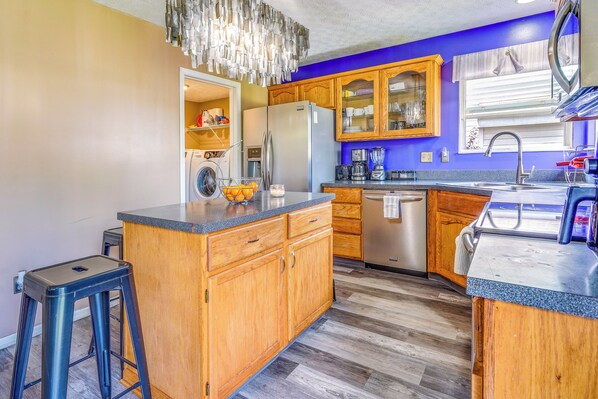 Fridge, microwave, stovetop, dishwasher