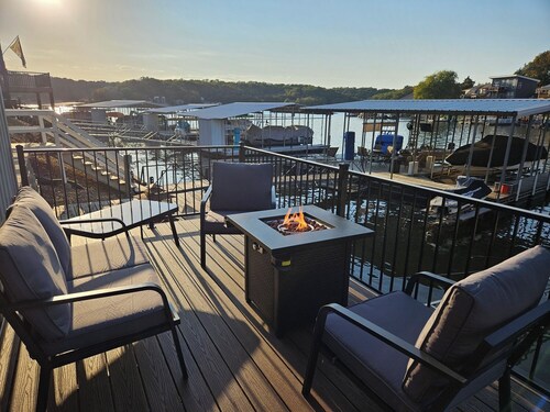 Just Dock It | Lakefront Luxury for the Whole Family | Sleeps 14+ | Private Dock + Game Room