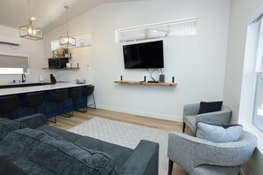 TV - Mini Cottage Rentals, Monroe UT. Come Ride the trails (Monroe)