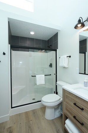 淋浴设施、吹风机、毛巾