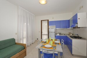 Apartamento, 2 quartos, sacada, vista para o jardim | Parte interna
