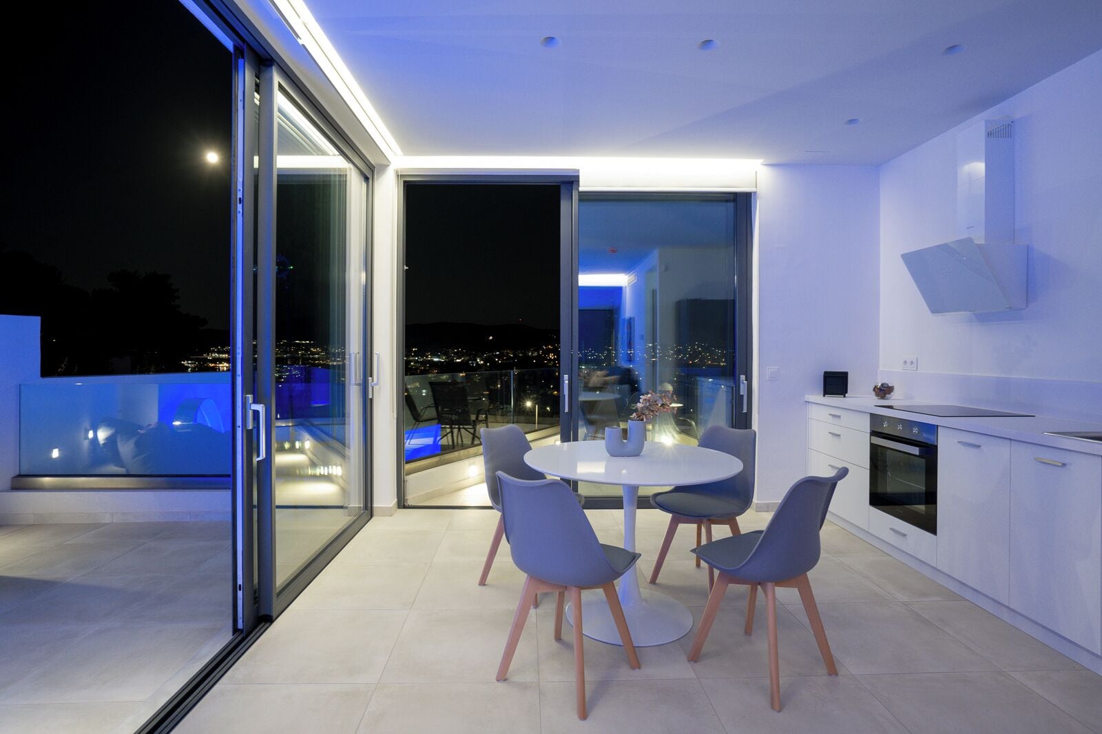 luxury suite | living area