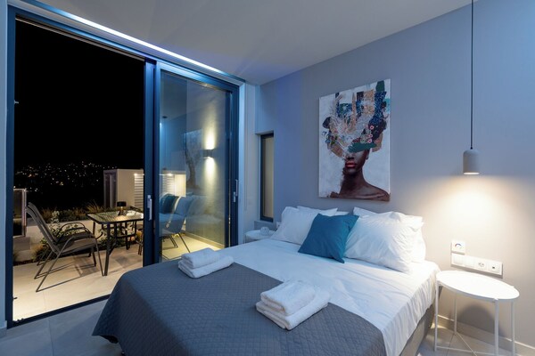 White Cliff Luxury Suites - Grecia