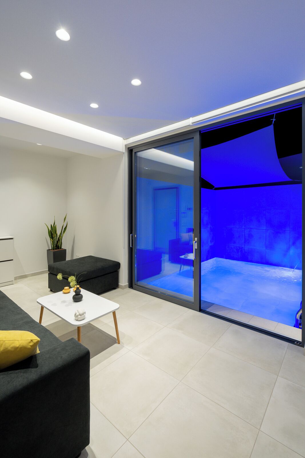 luxury suite | living area