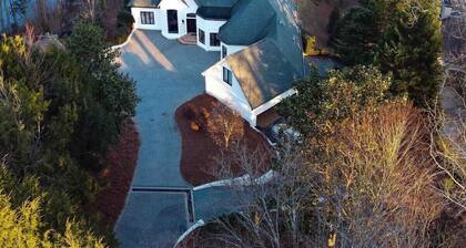 Beautiful Lake Escape! Heated Private Pool and Fun on the Lake! Book Now!