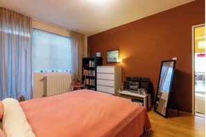 2 dormitoris, planxa i posts de planxar, wifi i roba de llit 