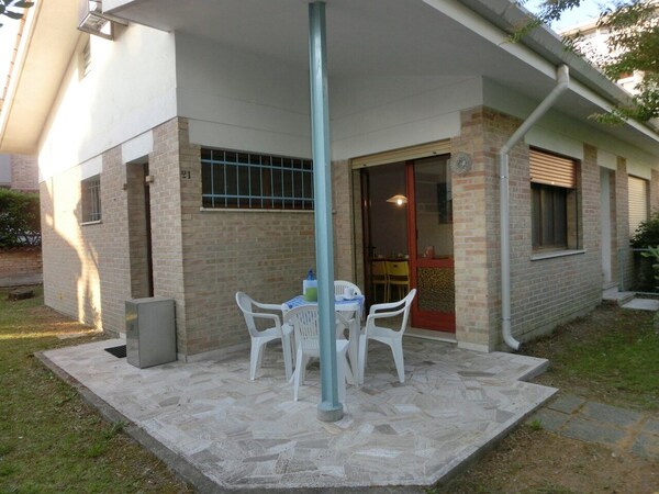 Central And Bright Villa With Garden And Parking - Bibione Pineda