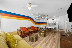 TV - Groovy Beach Home ~ 600 Mbps ~ W/D ~ 3 Bed/3 Bath (Panama City Beach)