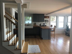 Microondas, horno, parrilla de estufa y lavavajillas 