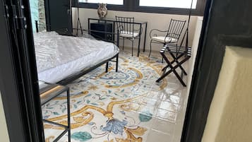 5 quartos, ferros/tábuas de passar roupa, Wi-Fi, roupa de cama