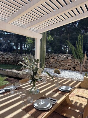 Outdoor dining - A typical 19th-century Sicilian dimora with tuff  finishes and stunning view (Marsala)