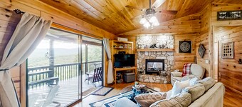 Dog-Friendly scenic cabin with amazing views, covered deck, firepit, & hot. tub