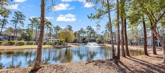 2BR Tidewater Charming condo with on-site golf, pool, and hot tub