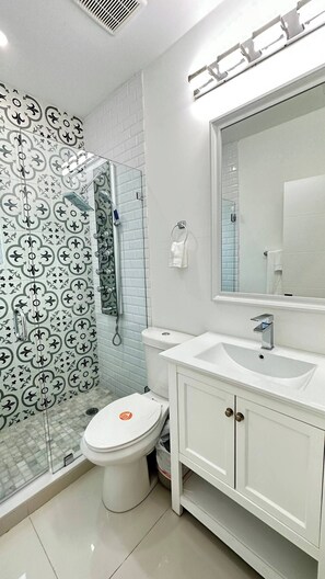 Basic Apartment | Bathroom - Alloggio Design District Fully Equipped (Miami)