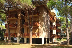 Property entrance - Sunny Flat With Terrace - Beahost (San Michele al Tagliamento)