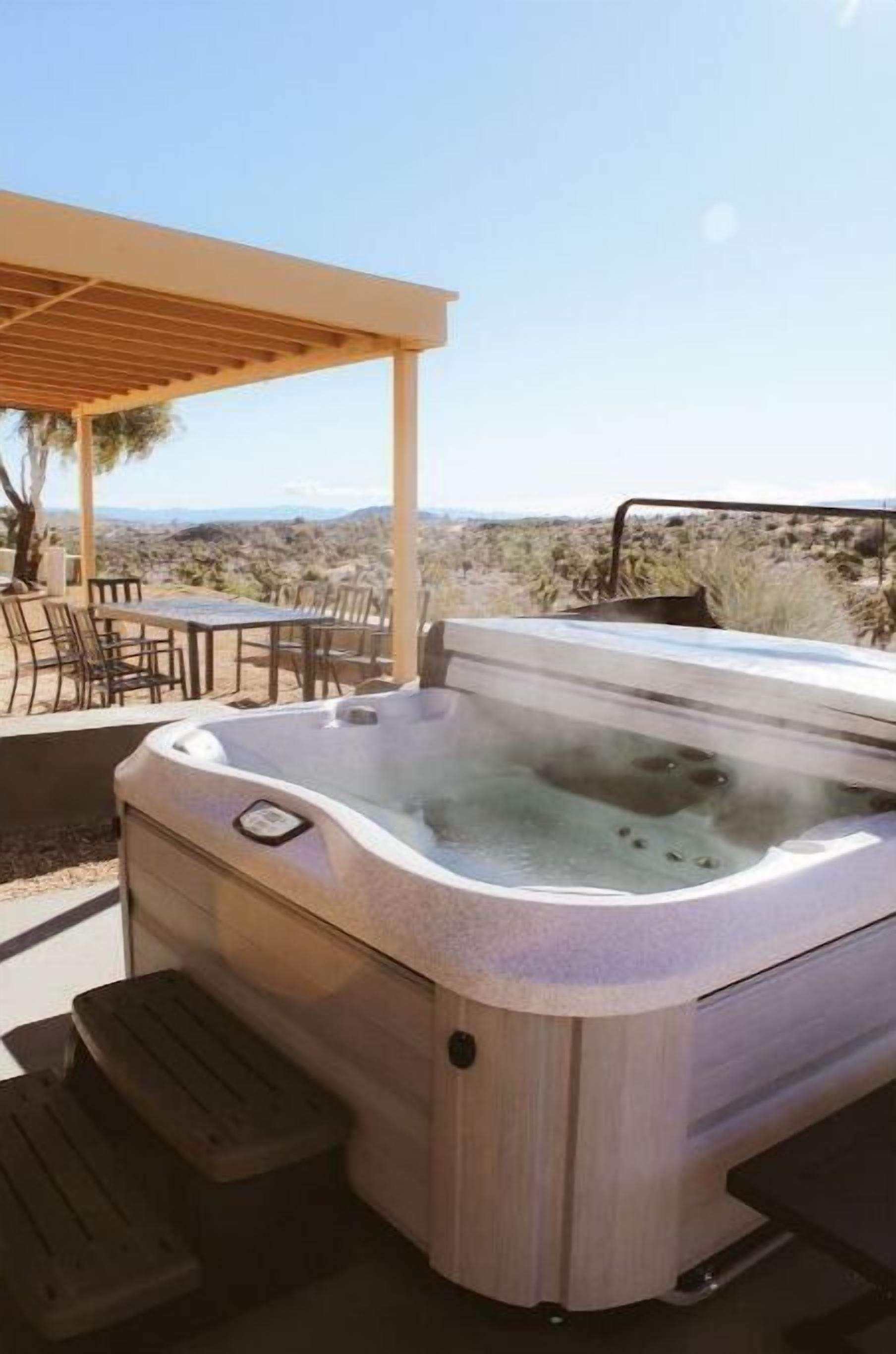 Tina de hidromasaje al aire libre