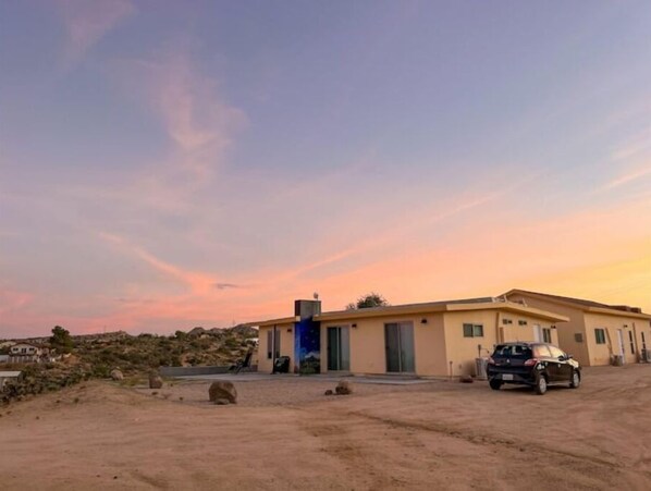 Exterior - Desert Star Retreat (Yucca Valley)