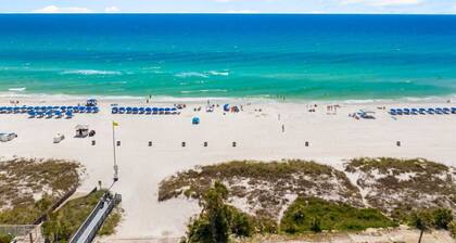 Surf House ~ Private Backyard w/ Cabana ~ Sleeps 8
