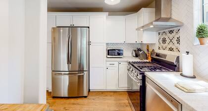 Walk to lake | BBQ Grill | Fire pit| Shuffleboard