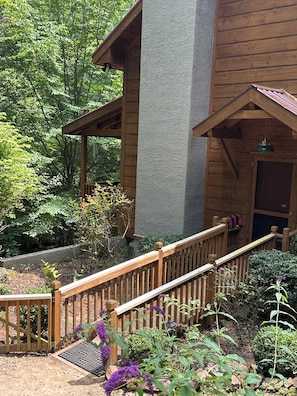 Property grounds - Creekside, Pet Friendly Mountain Log Cabin in the Smokies,  Fire Pit + Hot Tub  (Franklin)