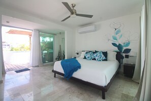 3 makuuhuonetta, tallelokero huoneessa, työpöytä, silitysrauta/-lauta