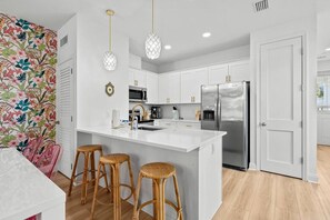 Fridge, microwave, oven, stovetop - Welcome to Paradise! ~ STEPS to BEACH! ~ Sleeps 10 (Panama City Beach)