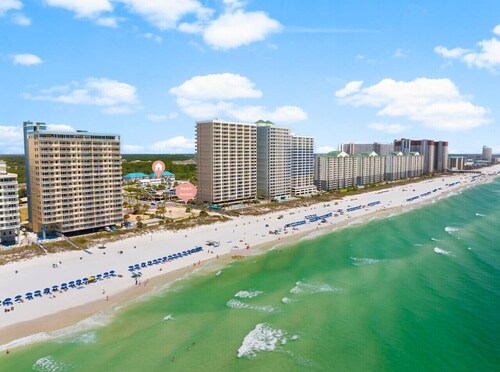 Welcome to Paradise! ~ STEPS to BEACH! ~ Sleeps 10