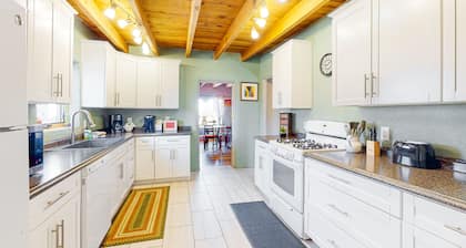 Dog-friendly sun-soaked home with grill, firepit, & washer/dryer - mountain view