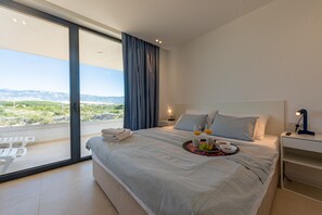 4 bedrooms, WiFi, bed sheets