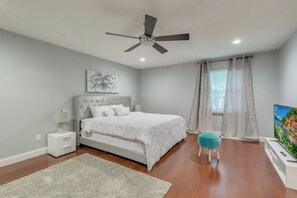 3 slaapkamers, een strijkplank/strijkijzer, gratis wifi, beddengoed