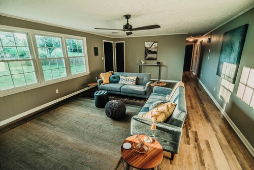 6 MINS to VT! Family & Kid Friendly 3BR/2.5BA Private Home with Huge Yard. 