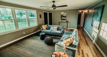 6 MINS to VT! Family & Kid Friendly 3BR/2.5BA Private Home with Huge Yard.