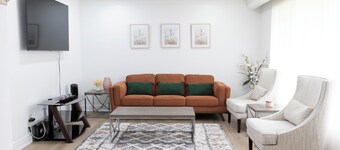 A cozy bunglow in Naigara Falls! 