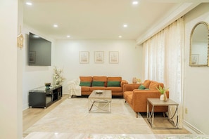 Smart TV - A cozy bunglow in Naigara Falls! (Niagara Falls)