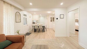 Smart TV - A cozy bunglow in Naigara Falls!  (Niagara Falls)