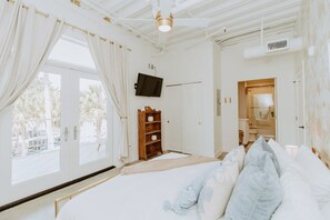 2 habitaciones, escritorio, tabla de planchar con plancha y wifi 