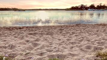 Playa en los alrededores y pesca