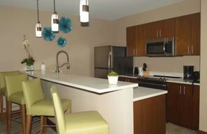 Kochgeschirr/Geschirr/Besteck