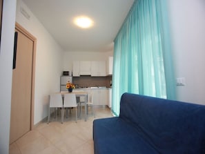 Departamento, 1 habitación, con acceso para personas discapacitadas, balcón | Restaurantes