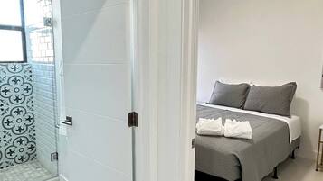 2 bedrooms, iron/ironing board, free WiFi