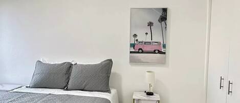 LÀgenhet Basic | 2 sovrum, strykjÀrn/strykbrÀda och gratis wi-fi