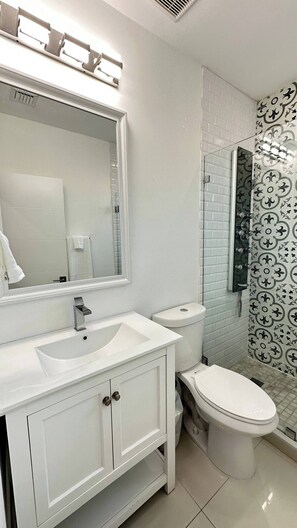 Bathroom - Alloggio Wynwood Parking Laundry Wifi (Miami)