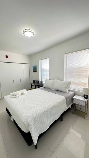 Basic Apartment | 2 bedrooms, iron/ironing board, free WiFi - Alloggio Wynwood Parking Laundry Wifi (Miami)