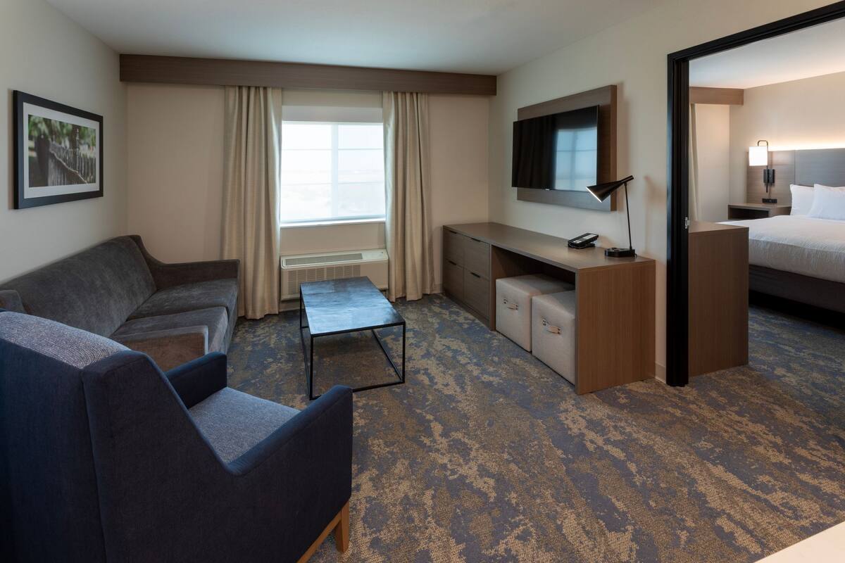 Phòng Suite, 1 giường cỡ king và sofa giường (Extended Stay) | Bàn ủi/dụng cụ ủi quần áo, truy cập Internet không dây miễn phí 