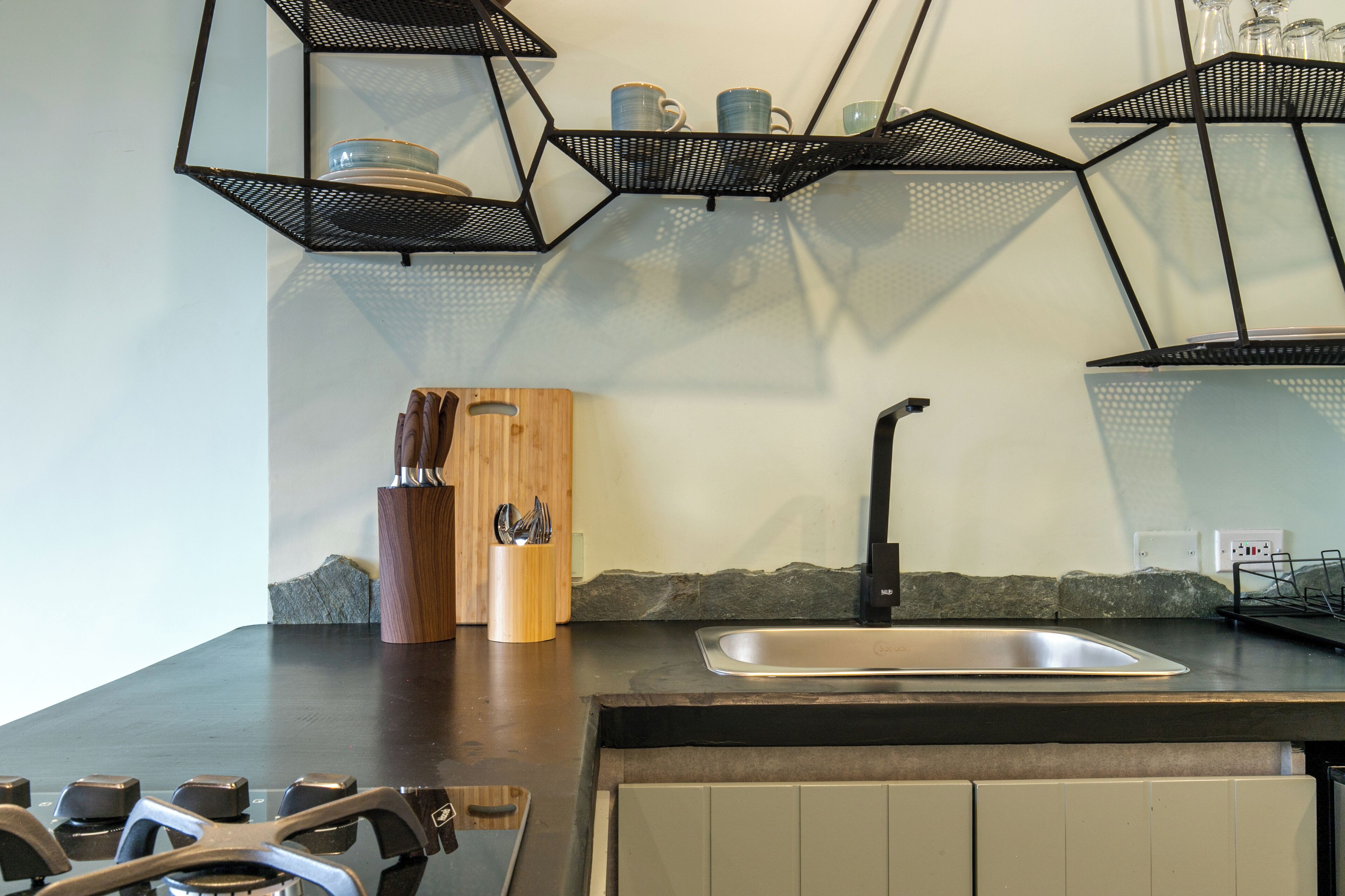 Frigorífico, horno, placa de cocina y cafetera o tetera