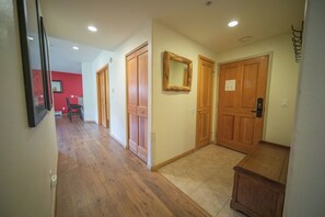 Pintu masuk interior