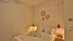 Unclassified image, 3 of 13, button - Sanders Bohemian - Comfy Studio w Shared Rooftop (Athens)