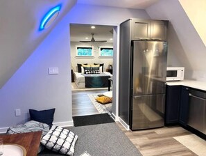 1 habitación, escritorio, tabla de planchar con plancha y wifi gratis 